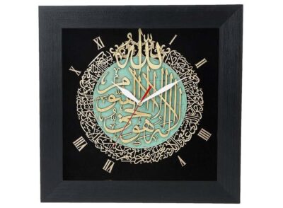 ساعة حائط إسلامية من الخشب المُطعَّم بنقش آية الكرسي