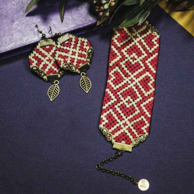 مجموعة سوار وأقراط مطرزة إيرانية أحمر
