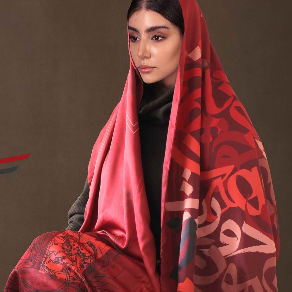 وشاح إيراني مطبوع من الحرير مزدوج الوجهين بنقش خط فني بيتاب