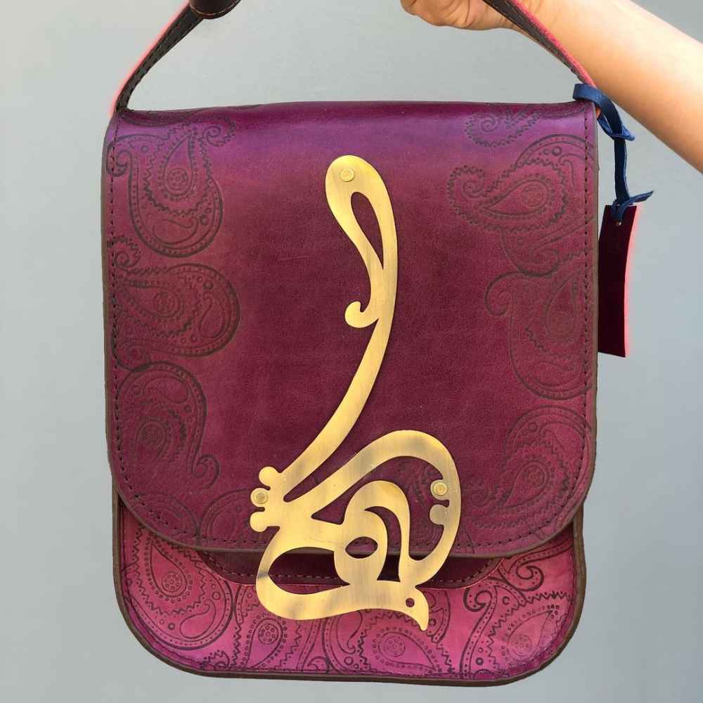 حقيبة كروس بودي فاخرة من الجلد المصنوع يدويًا - تصميم حِچ الفارسي