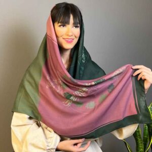 وشاح مطبوع للنساء بنمط فني إيراني فاخر ونابض بالحياة طراز نكَرينا