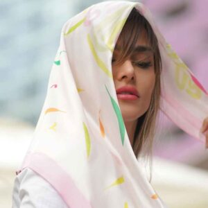 وشاح حرير صغير للنساء بطبعة فنية إيرانية فاخرة ونمط زاهي آرزو