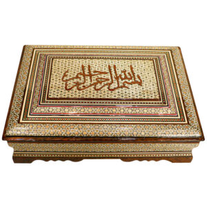 صندوق خشبي لحفظ القرآن – مزين بالكُتَم ومبطن بالمخمل، نموذج علي
