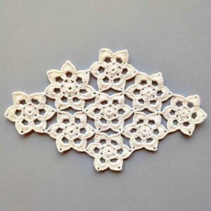 مفرش طاولة كروشيه يدوي النموذج مينو