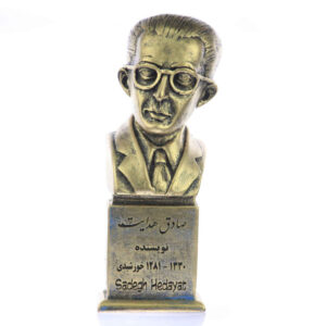 تمثال نصفي صادق هدایت – كاتب ومترجم إيراني