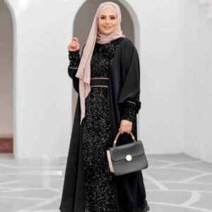 عباية أنيقة للنساء باللون الأسود الأنيق مع تطريز لامع