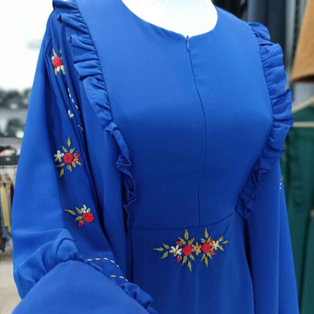 عباية تقليدية للنساء المسلمات بطبعة زهور وقماش الكريب الناعم