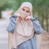 شال إسلامي مربع بلون كريمي ونقاب نصف مجموعة للنساء
