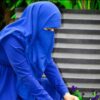 شال إسلامي مربع بلون أزرق ملكي ونقاب نصف مجموعة للنساء