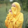 شال إسلامي مربع بلون أصفر ونقاب نصف مجموعة للنساء