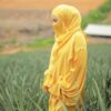 شال إسلامي مربع بلون أصفر ونقاب نصف مجموعة للنساء