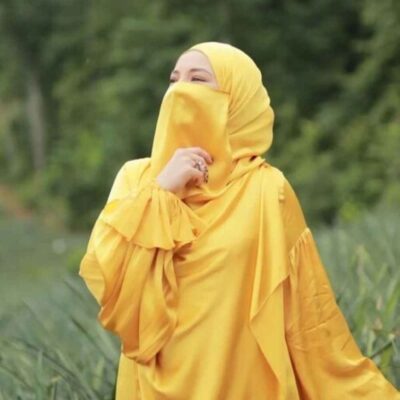 شال إسلامي مربع بلون أصفر ونقاب نصف مجموعة للنساء