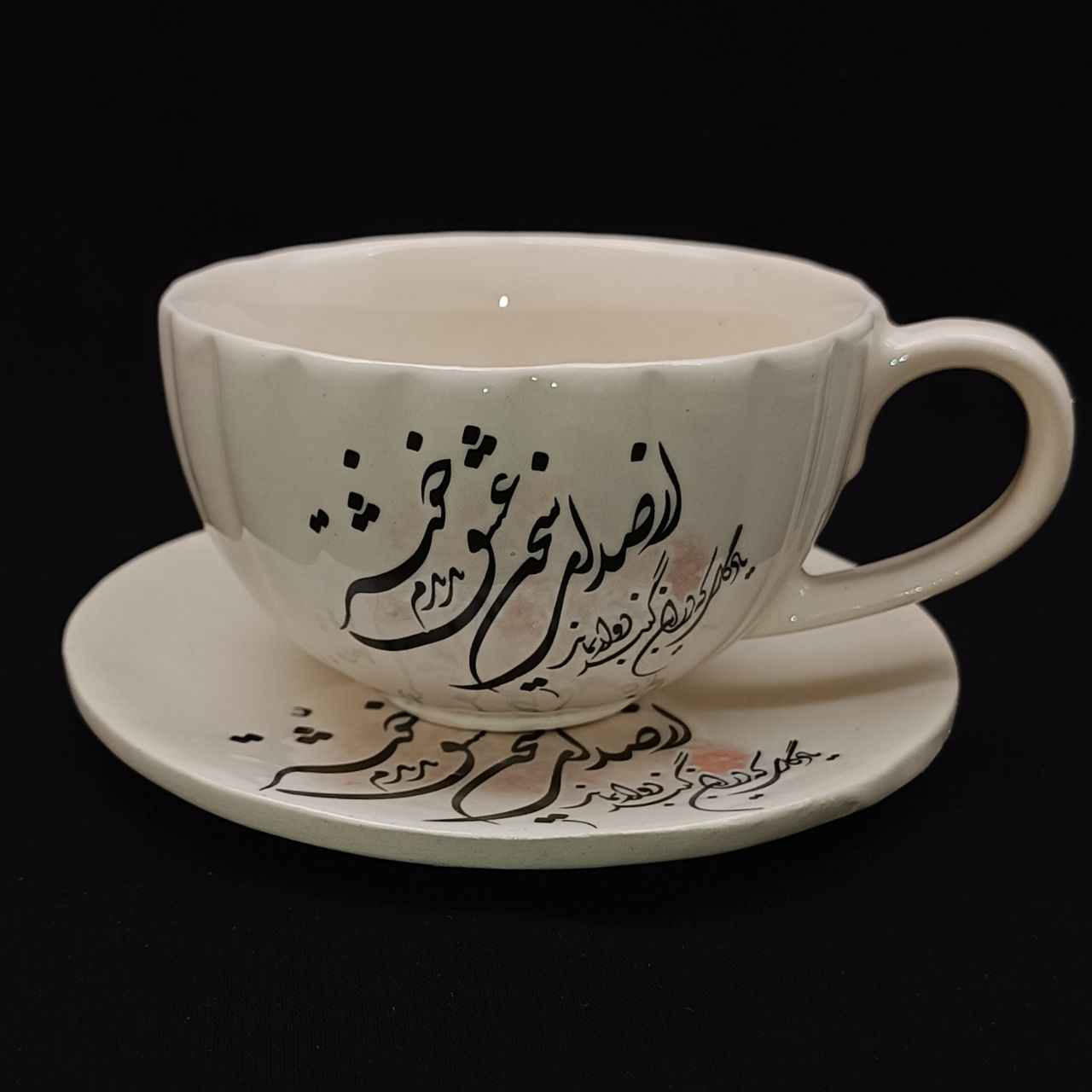 فنجان شاي سيراميك إيراني مع صحن عشق