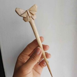 عصا شعر خشبية مصنوعة يدويًا بتصميم فراشة حجم كبير
