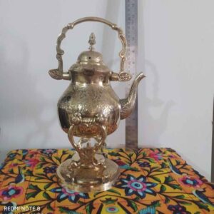 إبريق شاي ودفاية نحاسي محفور يدوياً بتصميم محفور أنيق ذهبي