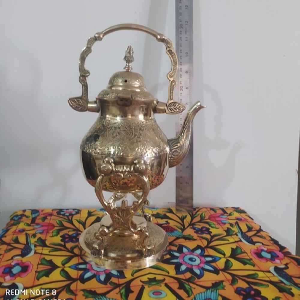 إبريق شاي ودفاية نحاسي محفور يدوياً بتصميم محفور أنيق ذهبي