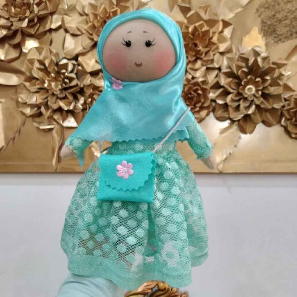 دمية قماشية بحجاب مسلم نموذج ريحانة مع حقيبة - مثالية للهدايا | لعبة إسلامية يدوية