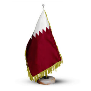 علم الطاولة لقطر بقاعدة حجرية
