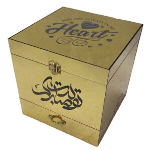 صندوق موسيقي مع خط إيراني لعيد ميلاد سعيد