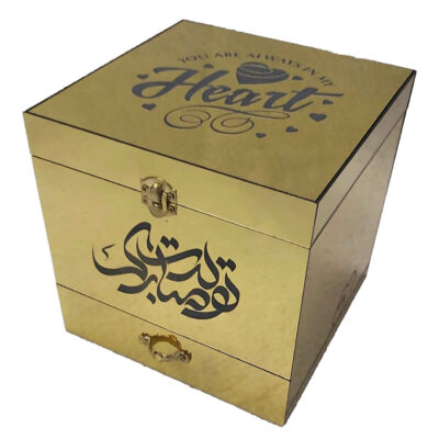 صندوق موسيقي مع خط إيراني لعيد ميلاد سعيد