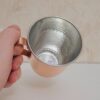 كوب نحاس إيراني مصنوع يدويًا بمقبض للمشروبات الباردة - مطرز بتصميم تقليدي