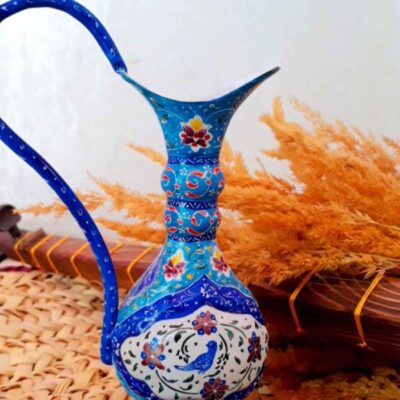إبريق زخرفي بتزيين المينا الإيراني