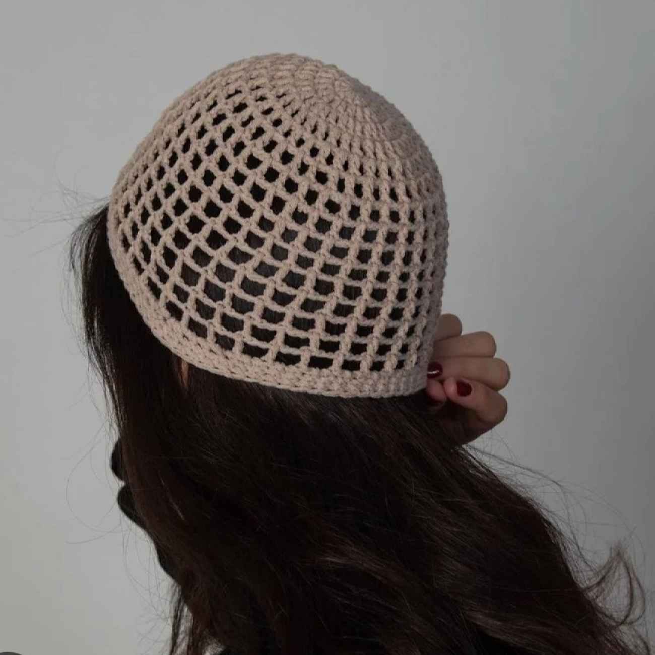قبعة كروشيه - دافئة، أنيقة وعصرية، مثالية لكل الأزياء