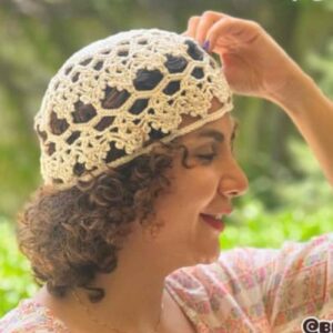 قبعة كروشيه – دافئة وعصرية، الإكسسوار الشتوي المثالي بلون الكريم