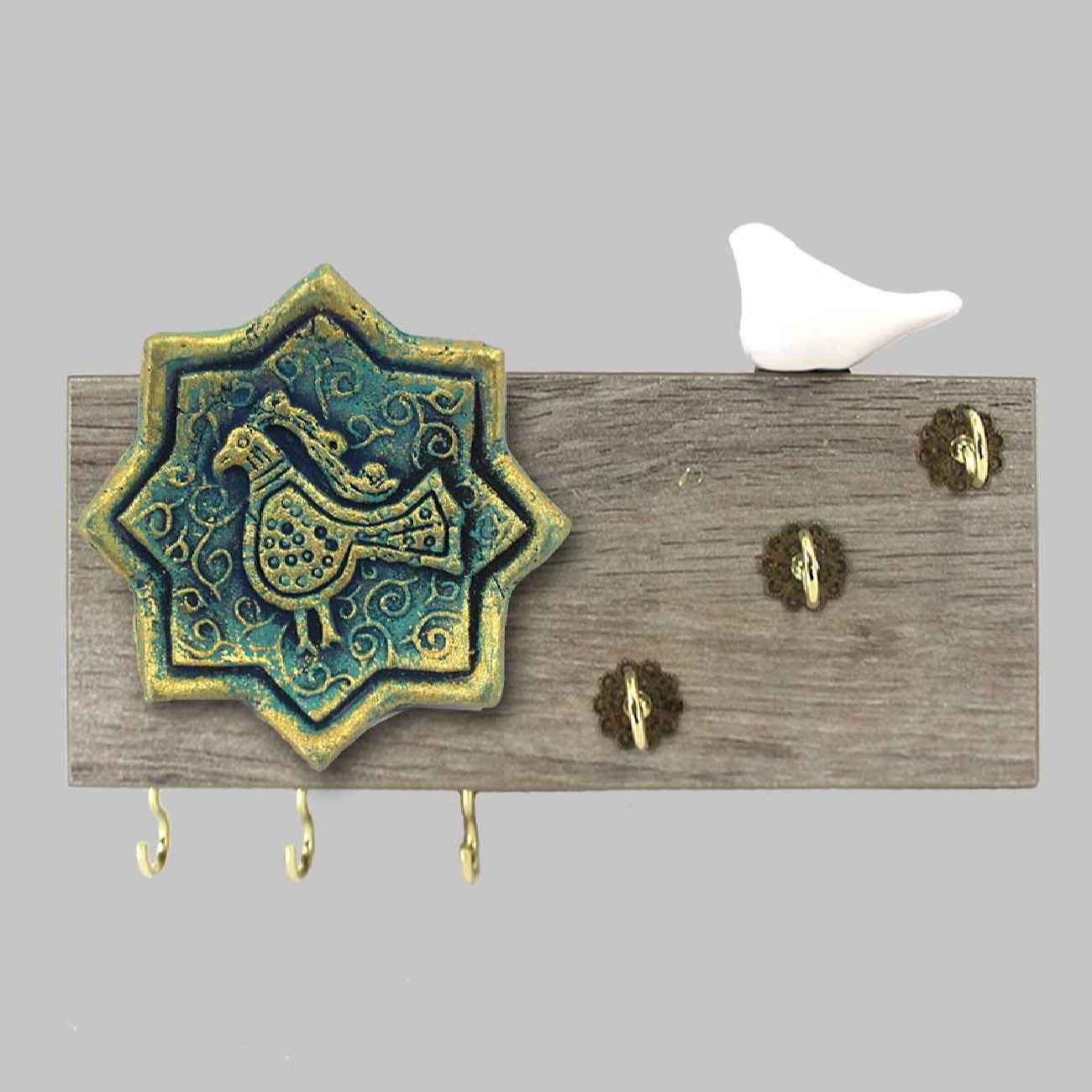 حامل مفاتيح جداري زخرفي لمنزل جميل ومنظم بتصميم بلاط وطائر