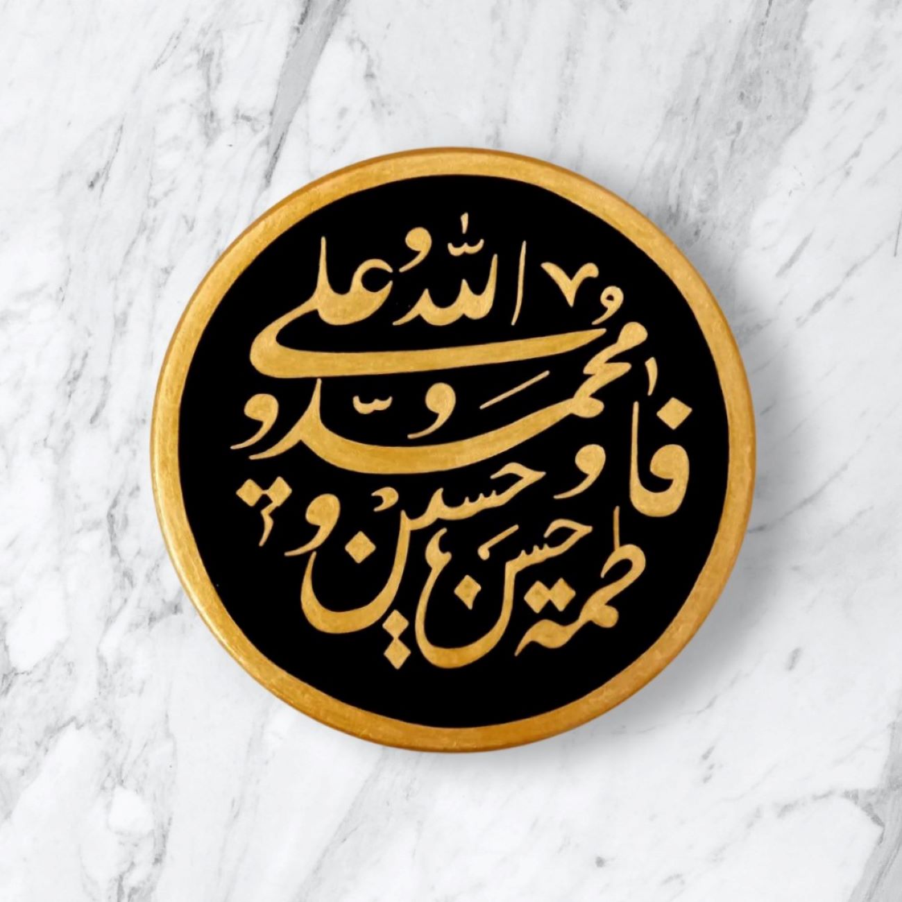طبق فخاري إسلامي مصنوع يدويًا بتصميم أهل الكساء لتزيين الجدران