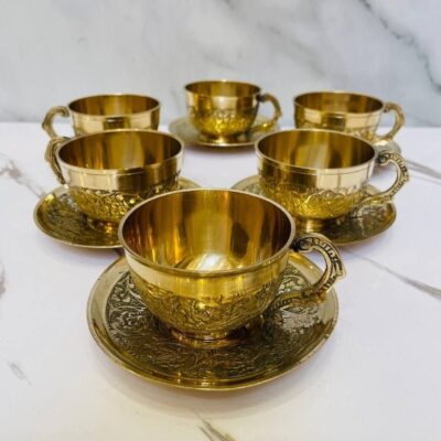 طقم فناجين وصحون شاي عالي الجودة من النحاس مع تصميم الطاووس (عدد 6 قطع)