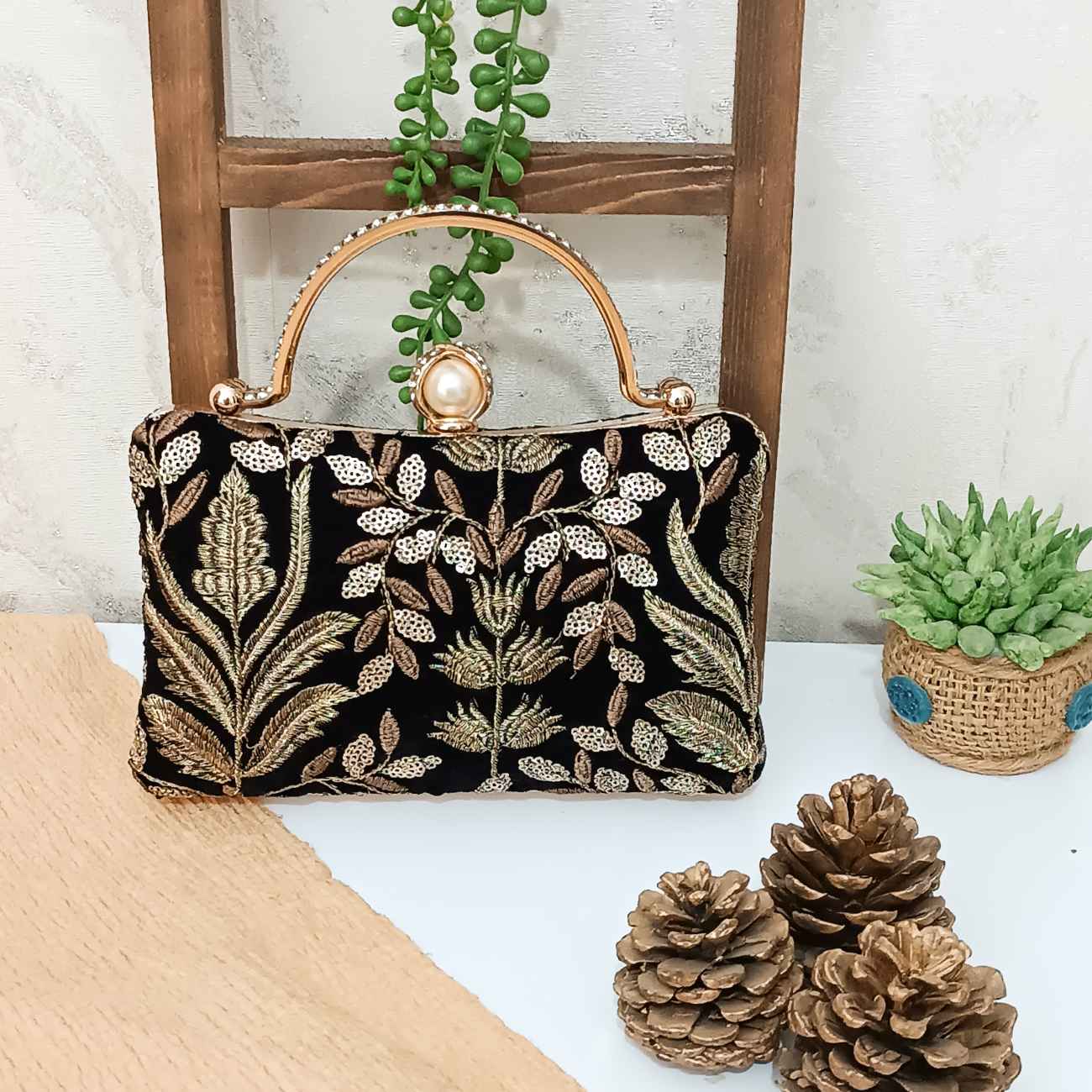 حقيبة كلاتش نسائية إيرانية – تصميم يدوي عصري بتطريز سوزاني