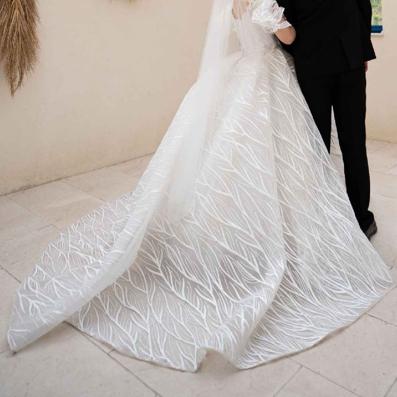 فستان زفاف مزخرف بالكامل بالكريستال - أنيق، مريح وجميل