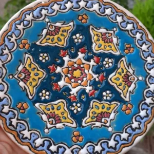 طبق فخاري زخرفي بفن المينا الإيراني لتزيين الجدران