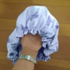 قبعة نوم فاخرة من الساتان الحريري للنساء بتصميم فراشة باللون الأزرق