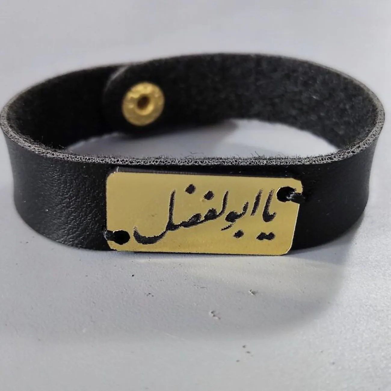 سوار إسلامي من الجلد والستانلس ستيل مع نقش يا عباس للرجال