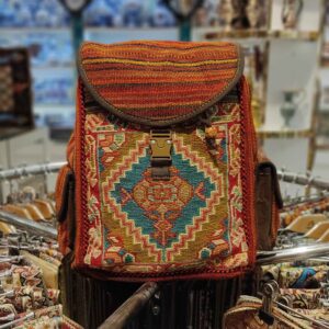 حقيبة ظهر غير رسمية من كيليم إيراني مصنوعة يدويًا بتصميم بوهيمي