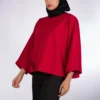 بلوزة نسائية بأكمام ثلاث أرباع – قصّة مريحة باللون الأحمر