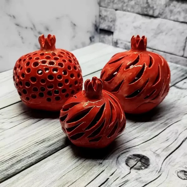 حامل شمعة سيراميك بتصميم رمان 2 قطعة – لمسة زخرفية لأجواء منزلك