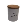 مجموعة توابل خزفية مع كتابة إيرانية ورف خشبي – حل تخزين أنيق للمطبخ