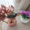 دلة - إبريق قهوة نحاسي لتحضير القهوة العربية والقهوة القطرية، مطلي من الداخل بالقصدير مع مقبض من النحاس