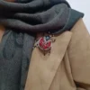 دبوس مجوهرات مطرّز يدويًا - خنفساء لؤلؤية