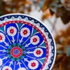 طبق فخاري معلق زخرفي بالطراز التقليدي