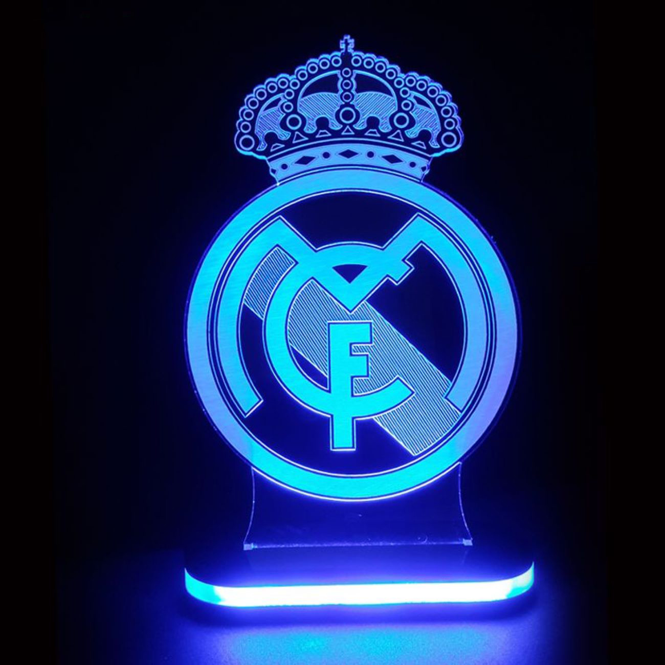 مصباح ليلي بتصميم شعار فريق ريال مدريد